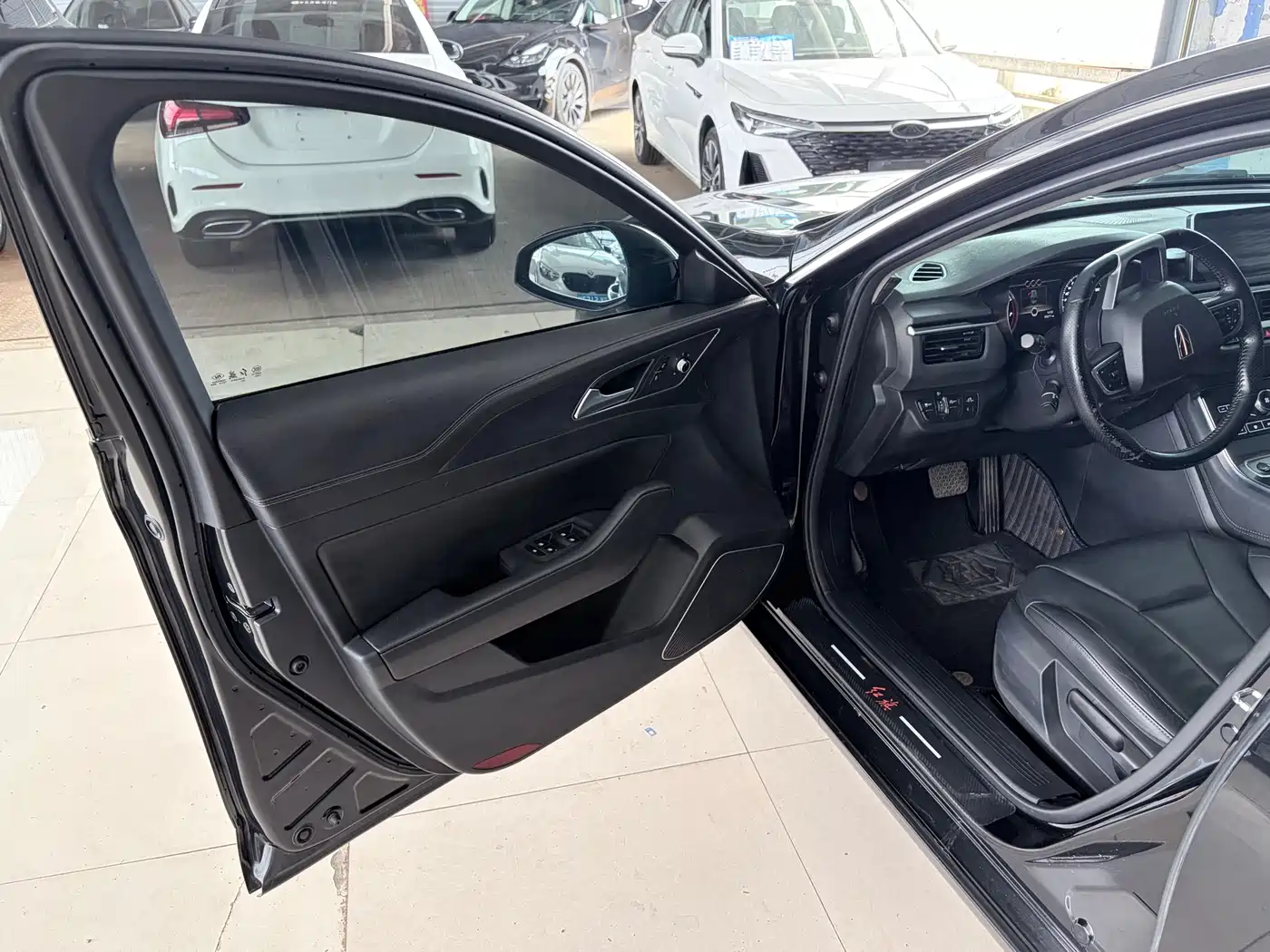 Фото 5 - Hongqi H5