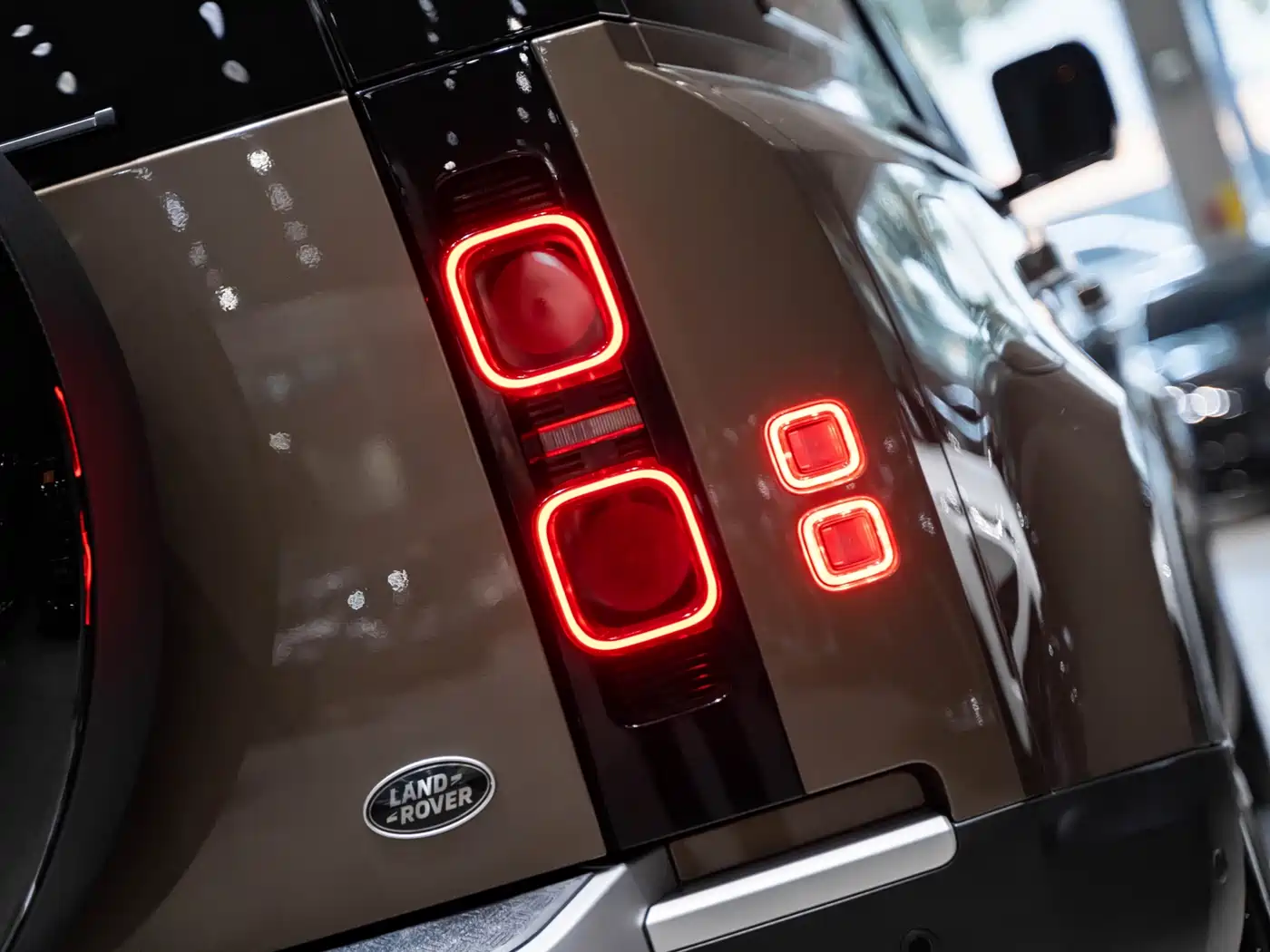 Land Rover Defender 2020 Model 110 P400 HSE фото 8
