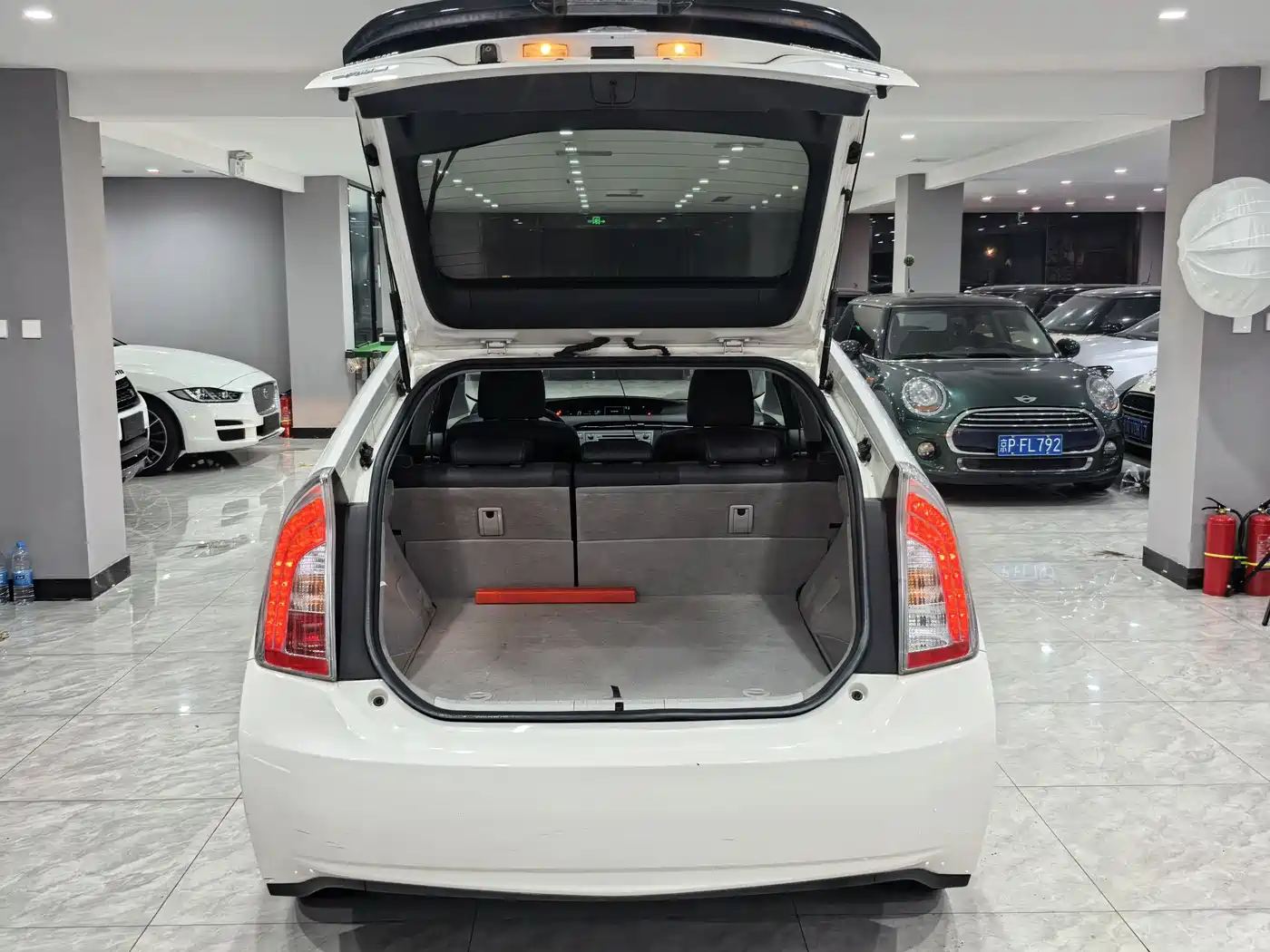 Toyota Prius 2013 2012 1.8L Luxury Advanced Edition