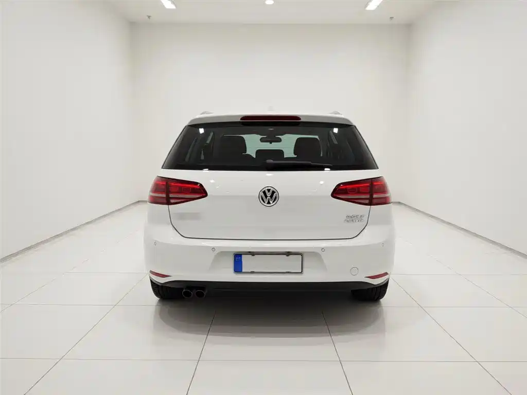 Volkswagen Golf 2017 230TSI Manual Comfort Millionth Anniversary Edition фото 4