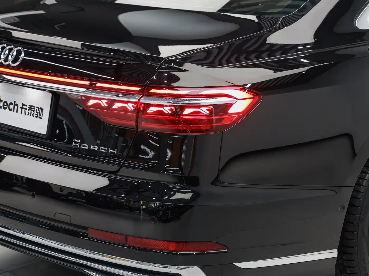 Photo 21 - Audi A8