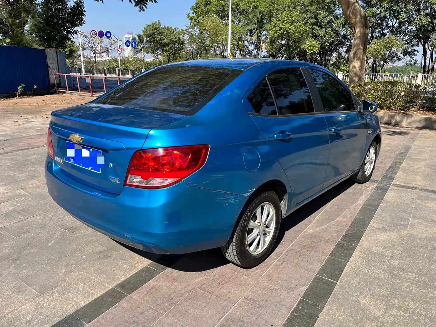 Chevrolet Sail 2015 Sail 3 1.5L AMT Happiness Sunroof Edition фото 5