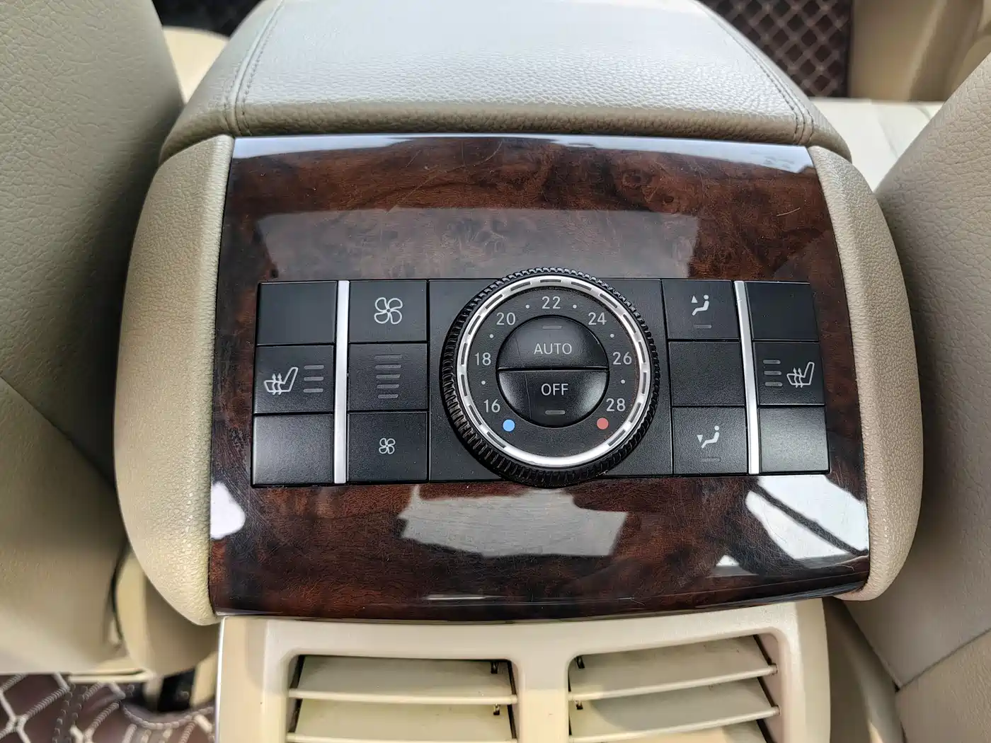 Mercedes-Benz R-Class 2011 R 350 L 4MATIC фото 7