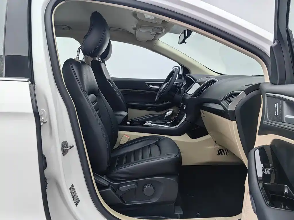 Фото 23 - Ford Edge