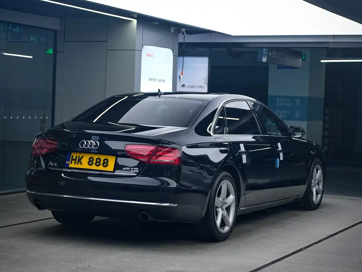 Фото 28 - Audi A8