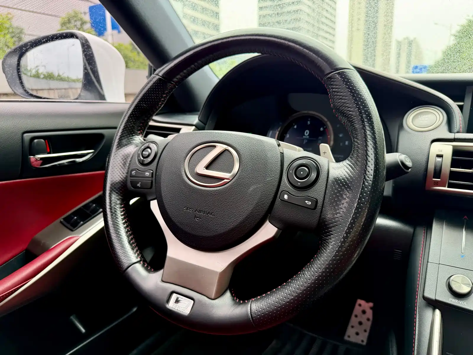 Фото 25 - Lexus IS
