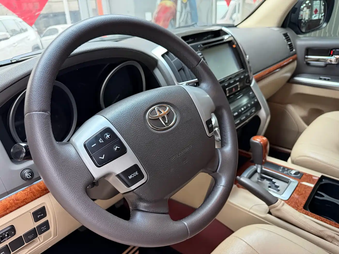 Toyota Land Cruiser 2012 4.6L Automatic VX-R фото 16