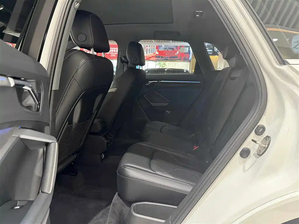 Audi Q3 2024 35 TFSI Fashion Sport фото 12