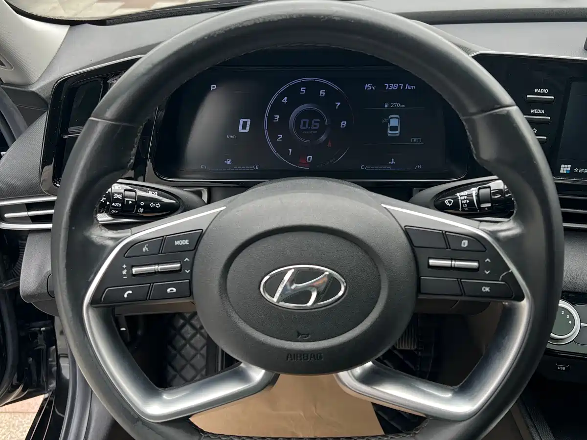 Hyundai Elantra 2021 1.5L CVT GLX Elite Edition фото 8