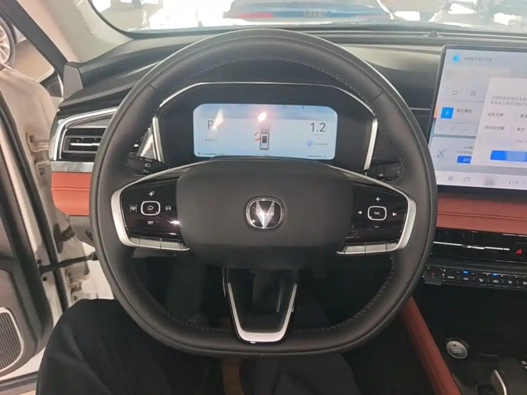 Фото 11 - Changan CS75