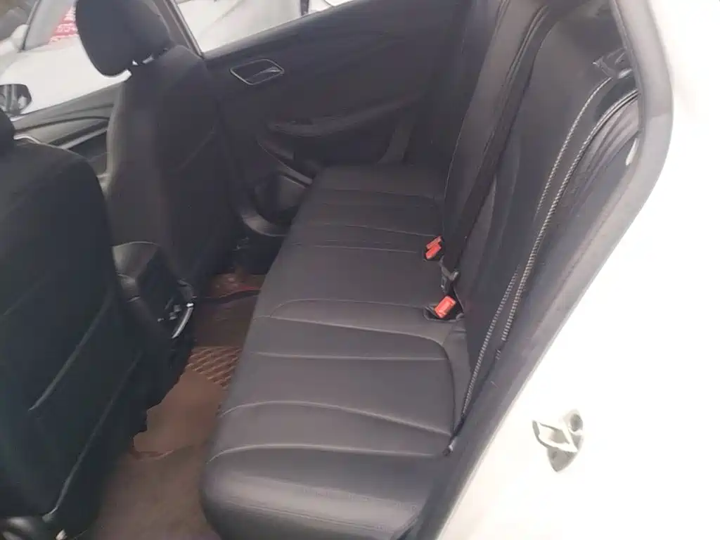 Roewe i5 2019 2019 1.5L Auto 4G-Connected Langyue Edition