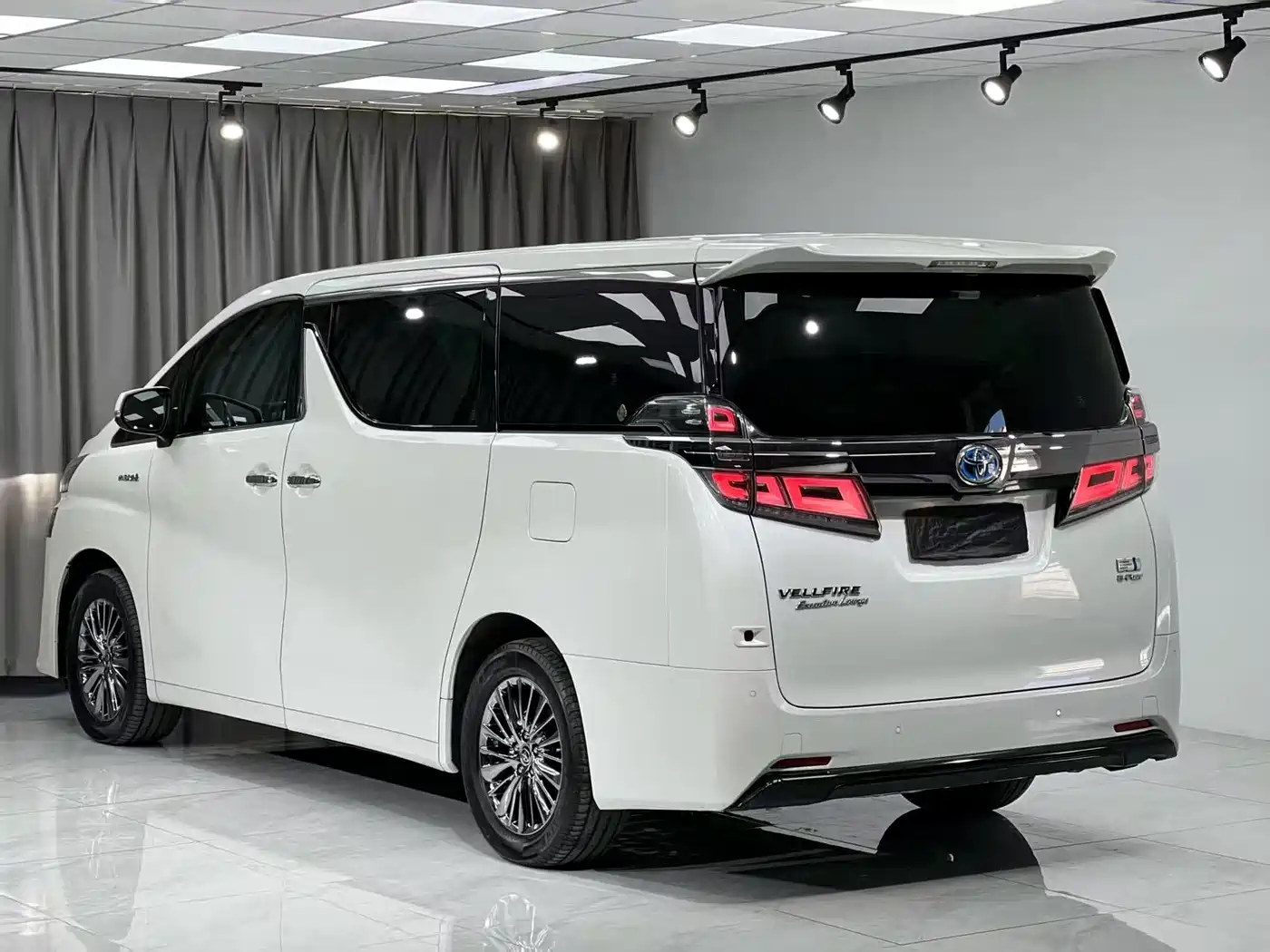 Toyota Vellfire 2019 Hybrid 2.5L HV Luxury Edition фото 10