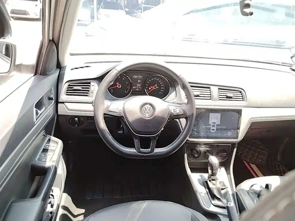 Volkswagen Lavida 2017 1.6L Automatic Comfort Edition фото 11