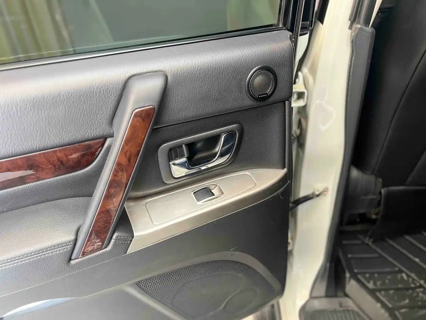 Mitsubishi Pajero (Import) 2016 3.0L Automatic Premium (China V) фото 20