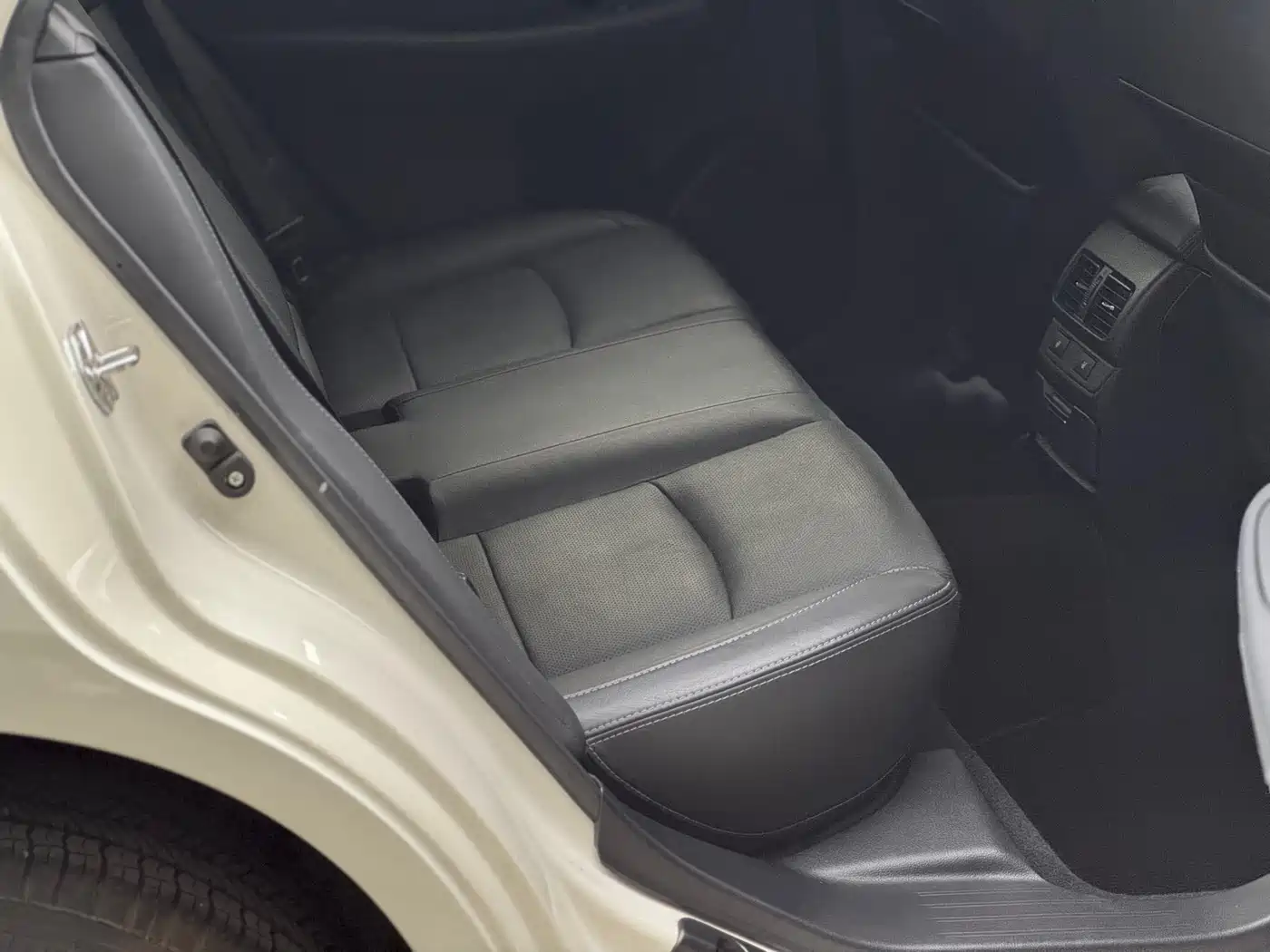 Subaru Outback 2015 2.5i Luxury Navigation Edition фото 12