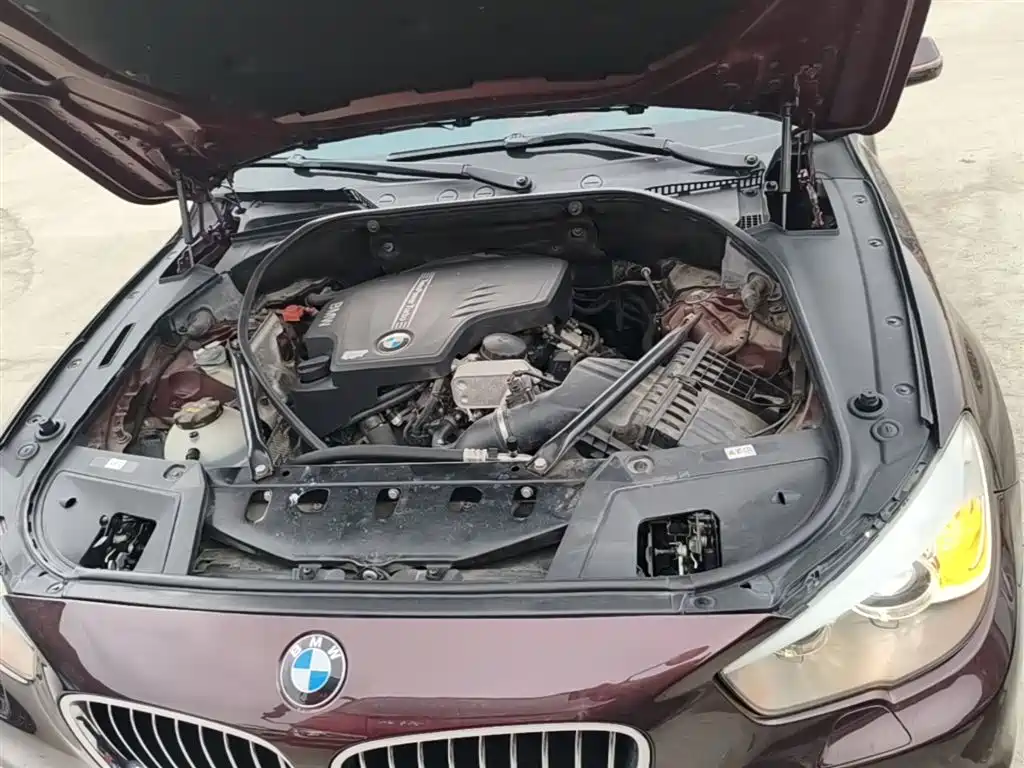 BMW 5 Series GT 2014 528i Luxury фото 20