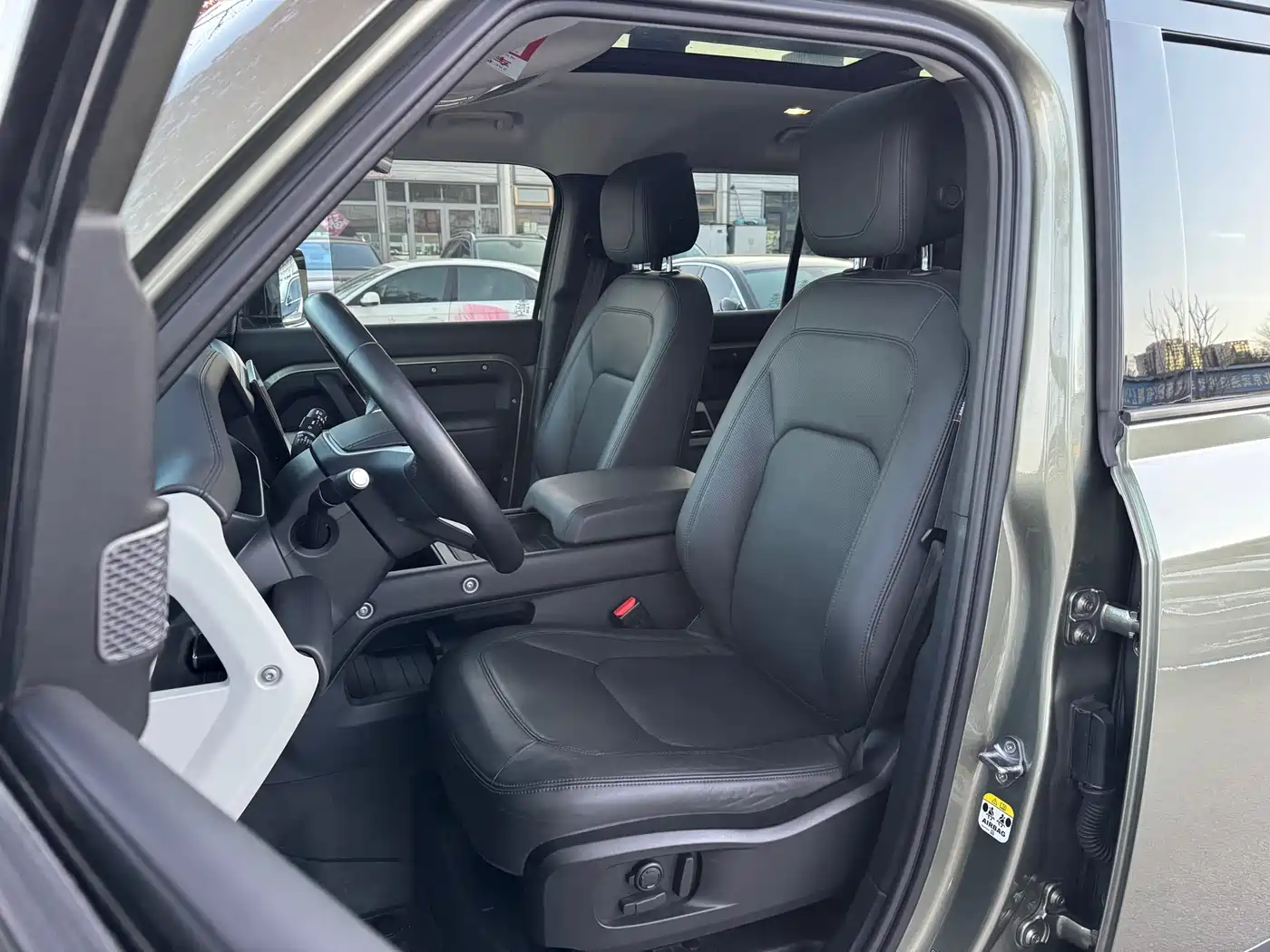 Land Rover Defender 2023 Model 110 3.0T P400 Dark Special Edition фото 10