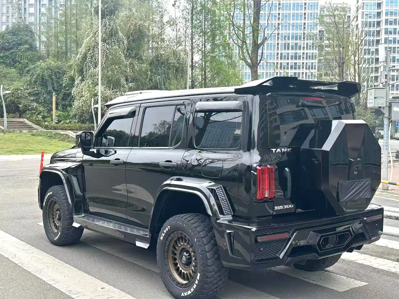 TANK 300