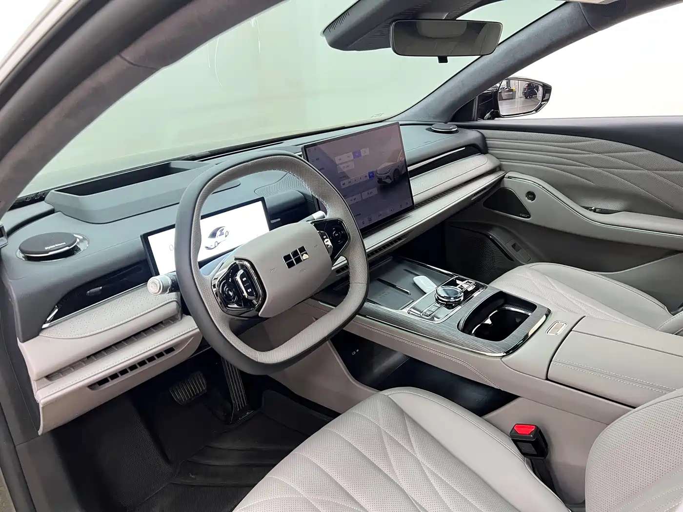 Geely Galaxy Galaxy Xingyao 8 2025 Model 130km EM-i Flagship Edition фото 15