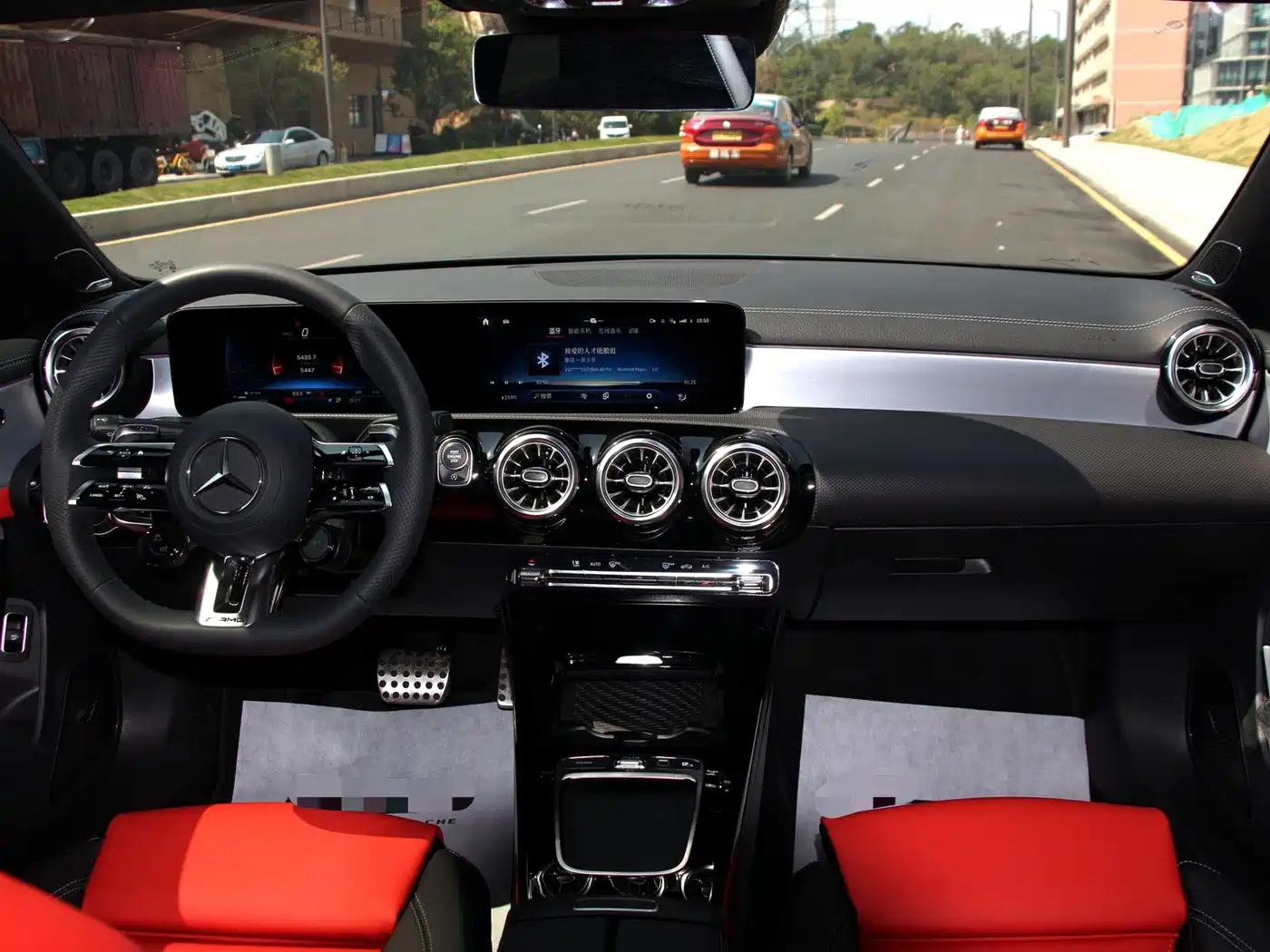 Mercedes-Benz CLA AMG 2024 Facelift AMG CLA 35 4MATIC фото 11