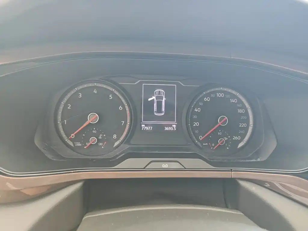 صورة 12 - Volkswagen Tharu