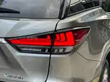 Photo 33 - Lexus RX