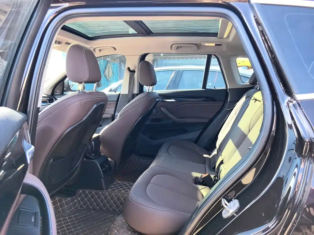 Фото 9 - BMW X1