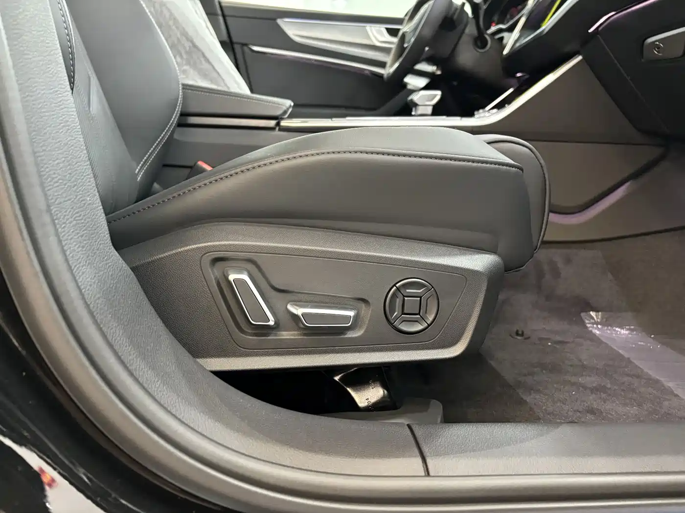 Audi A6L 2025 Model Year Facelift 40 TFSI Luxury Sport фото 7