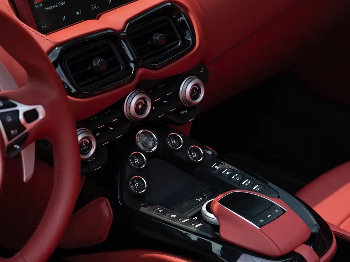 Aston Martin V8 Vantage 2022 2022 4.0T V8 Roadster