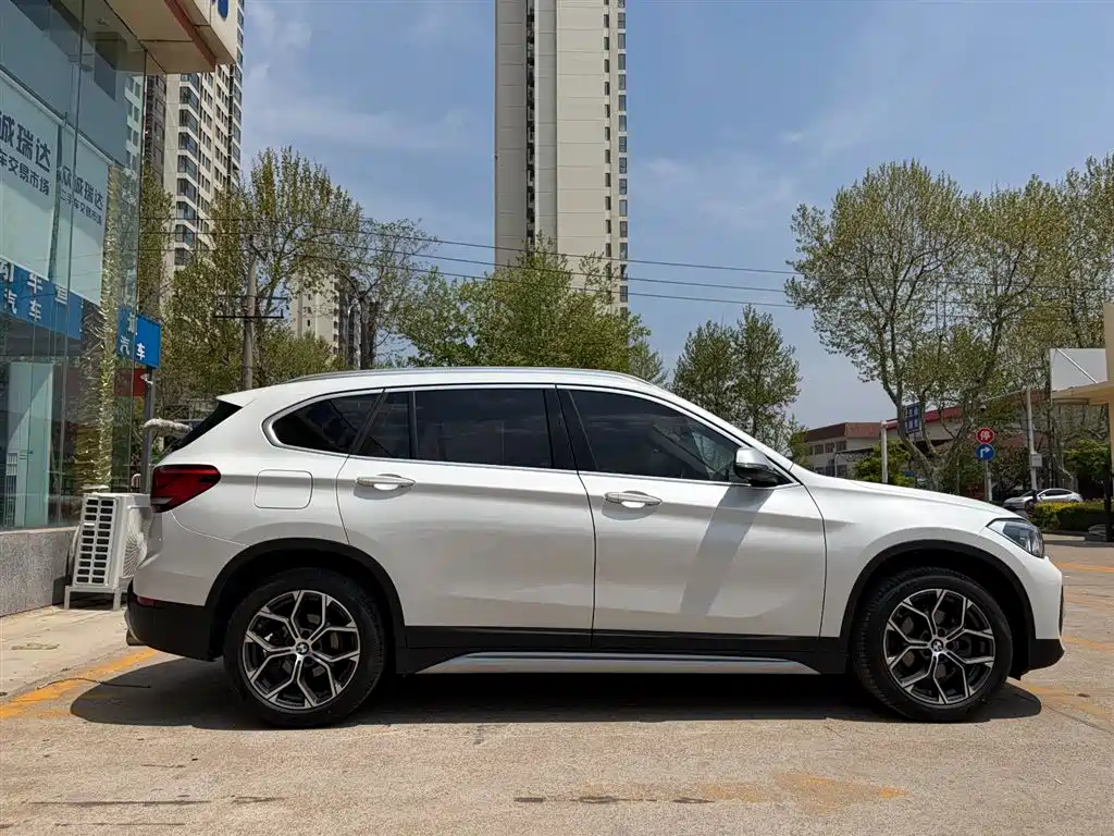 BMW X1 2022 sDrive20Li Fashion фото 5