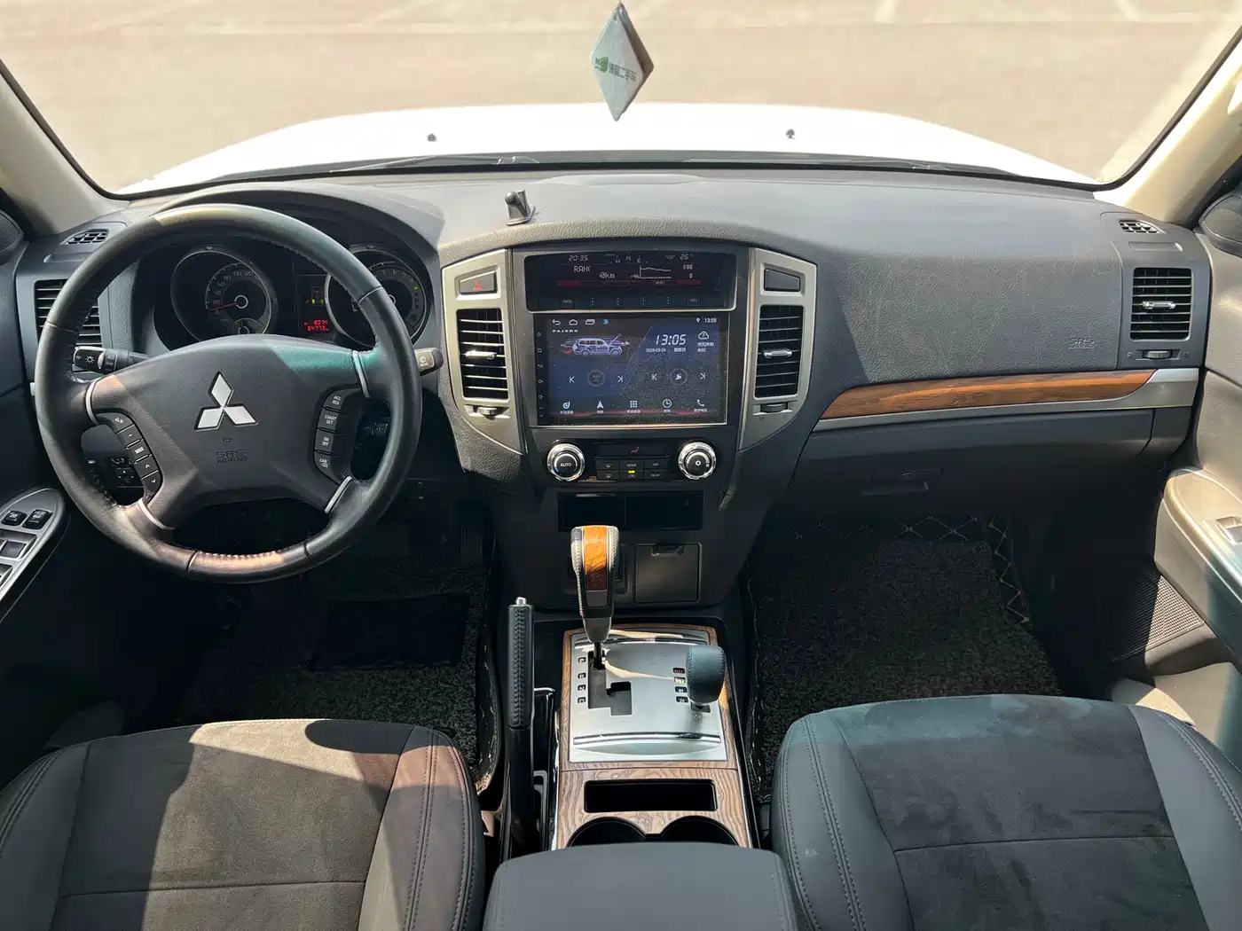Mitsubishi Pajero (Import) 2019 3.0L Auto Standard Version фото 17