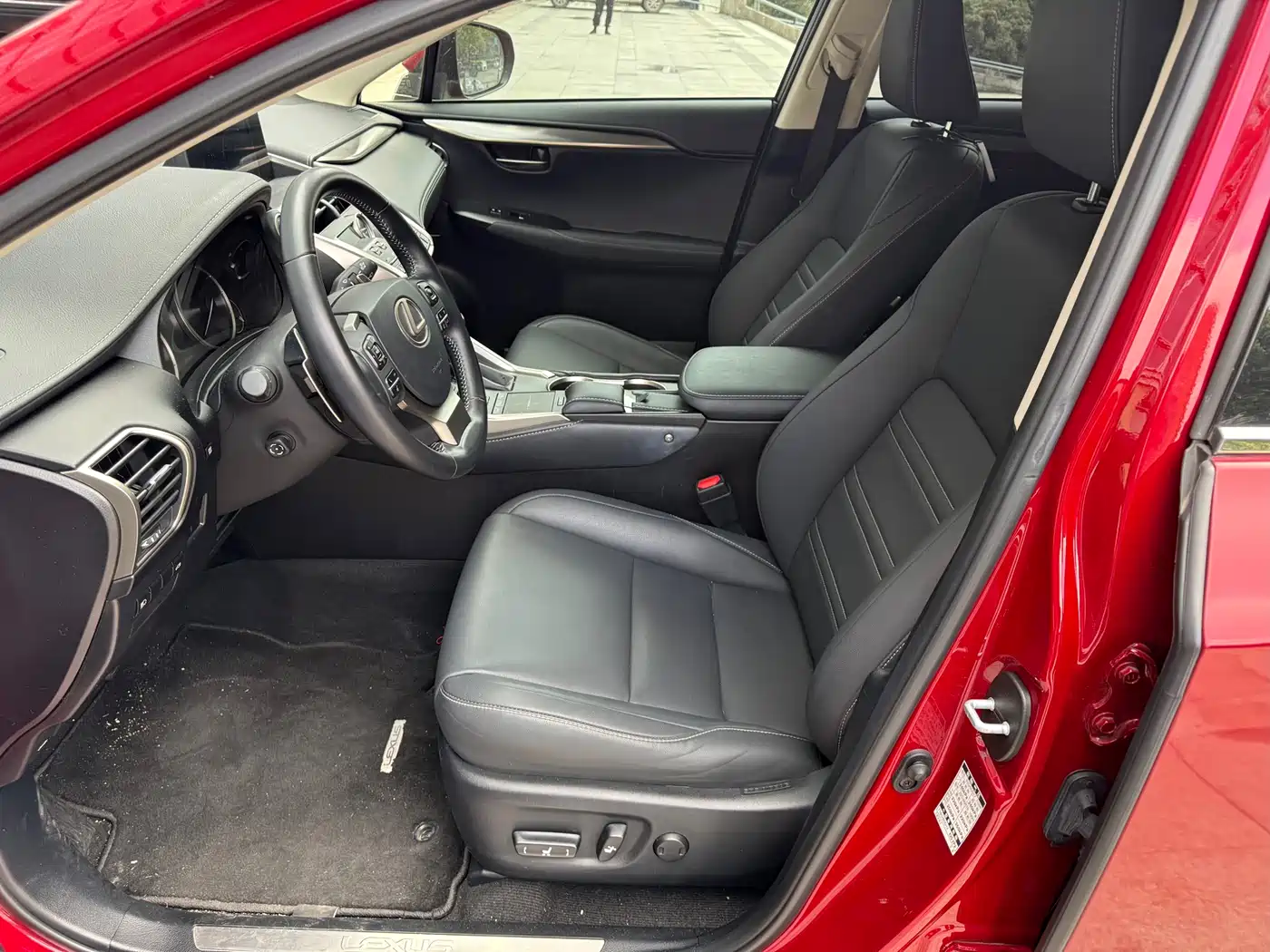 Lexus NX 2020 300h FWD F Sport China V фото 8