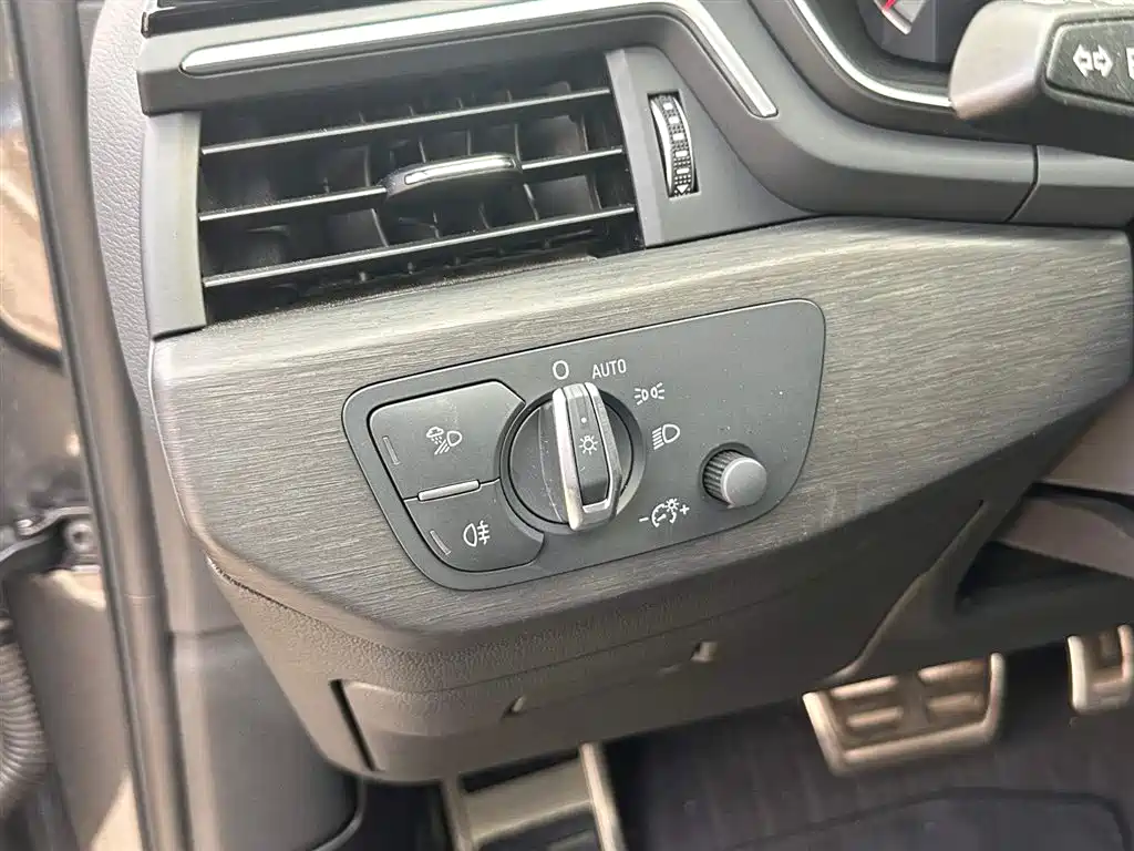 Audi A4L 2023 40 TFSI Luxury Sport фото 12