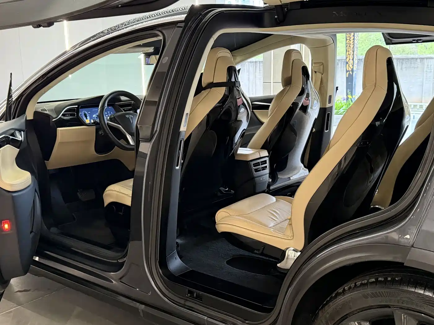 TESLA MODEL X