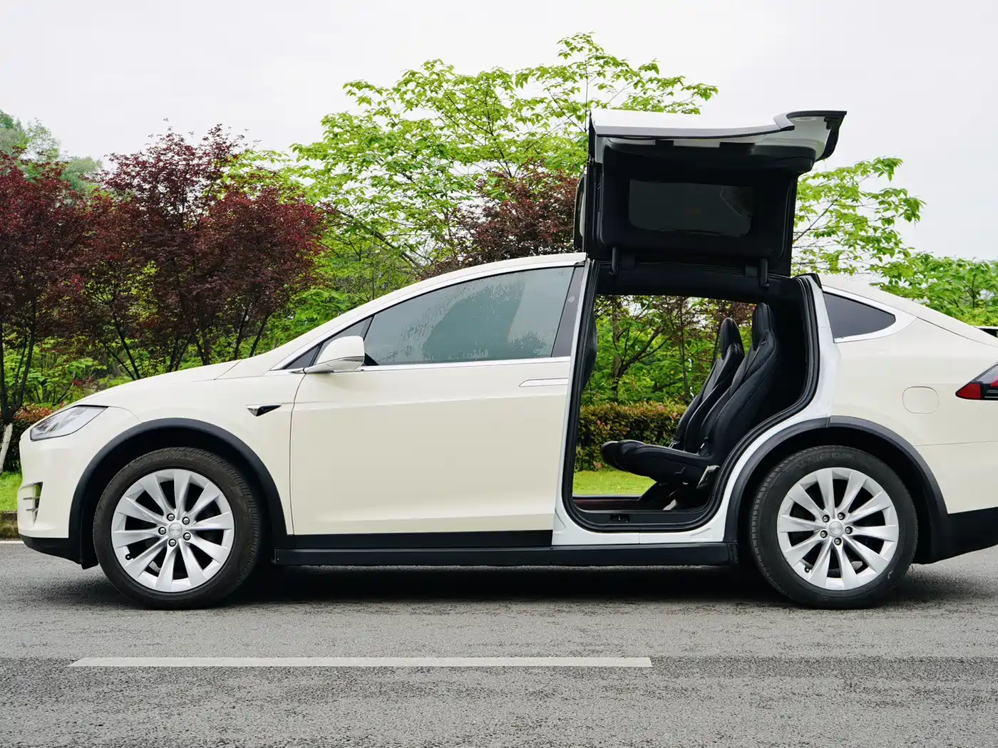 TESLA MODEL X