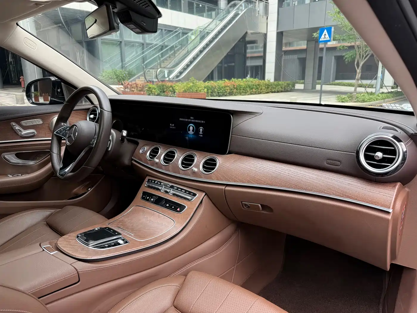 Mercedes-Benz E-Class 2022 Second Facelift E 300 L Luxury фото 12