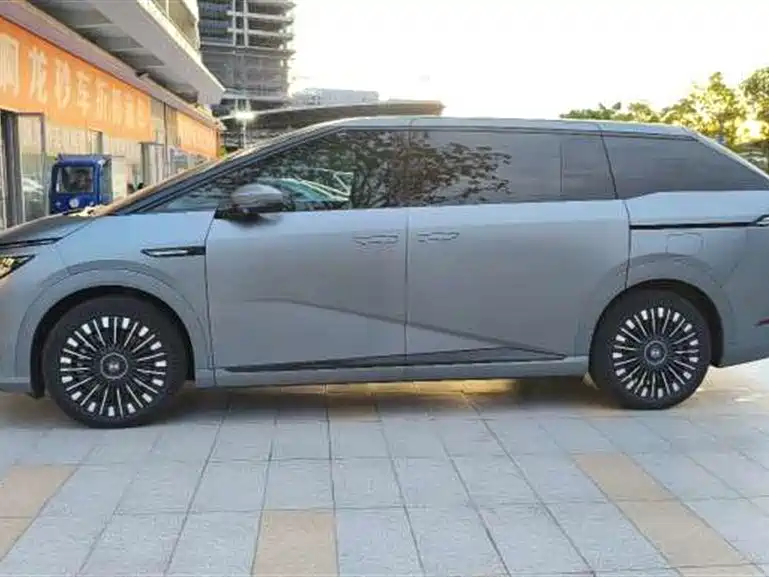XPeng X9 2025 2025 Extended Range Edition