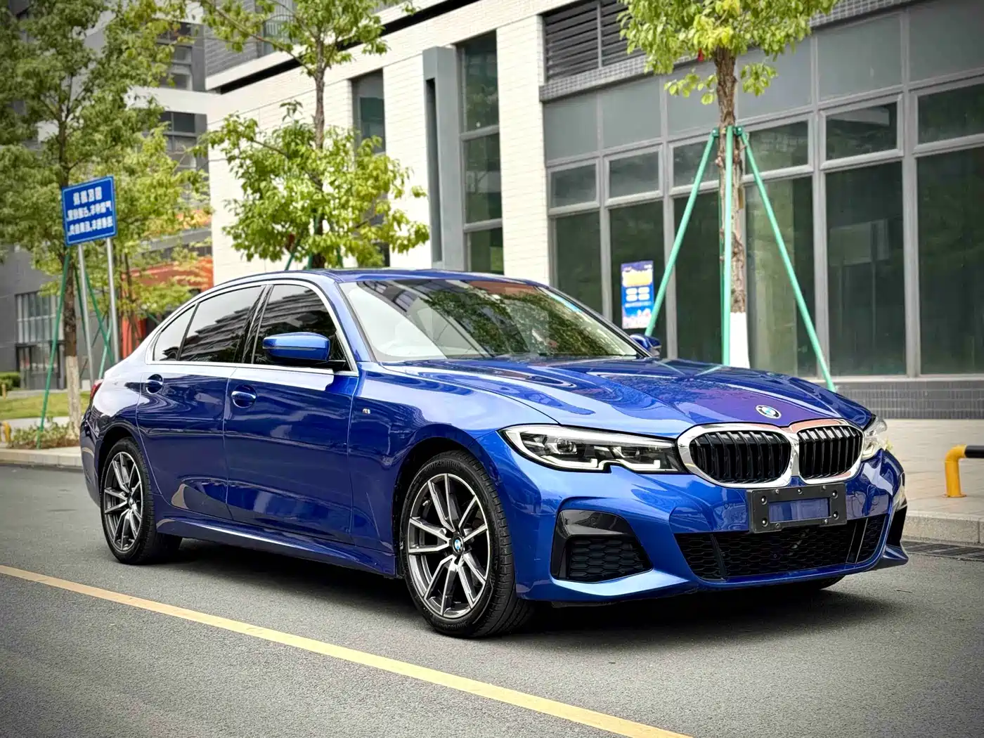 BMW 3 Series 2020 325Li M Sport Package фото 3