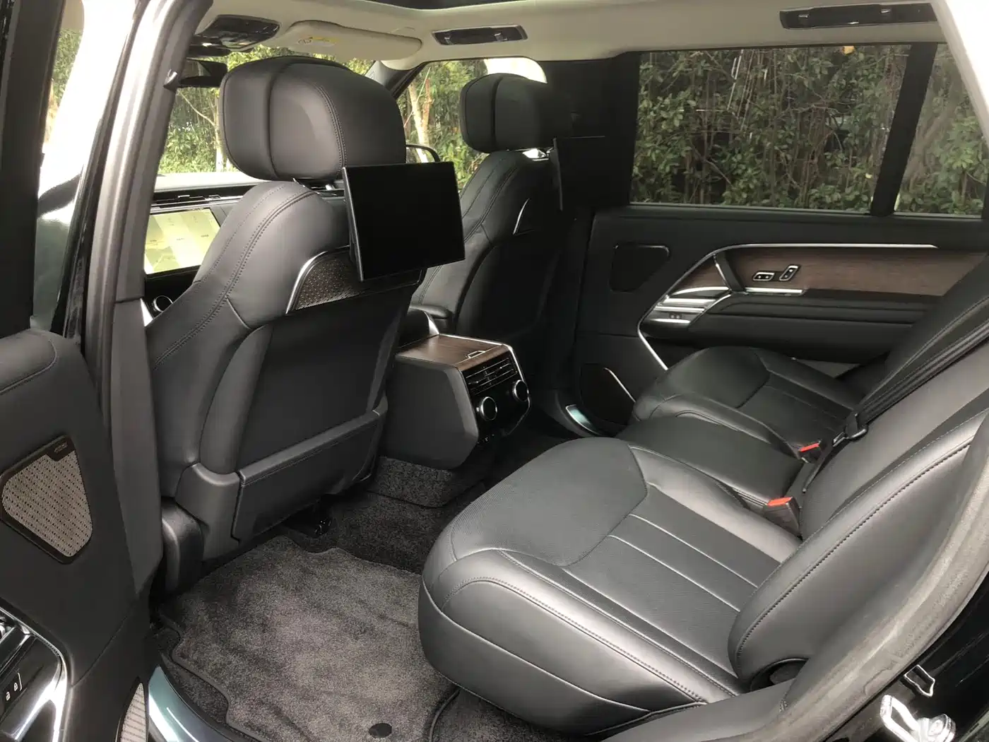 Land Rover Range Rover 2024 3.0 L6 400PS Exemplary Extended фото 9