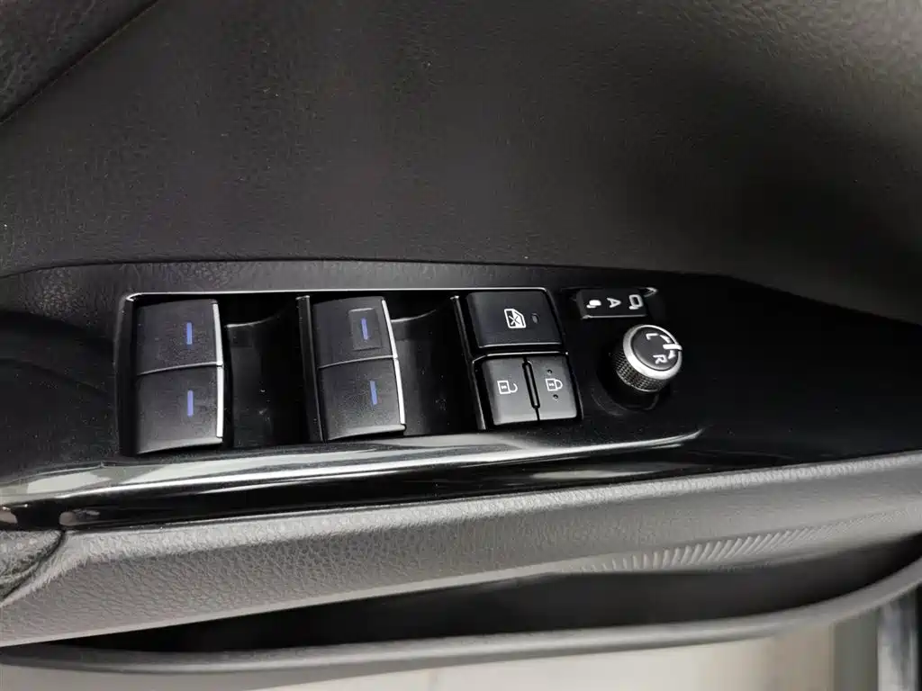 Toyota Camry 2021 2.5G Luxury Edition фото 9