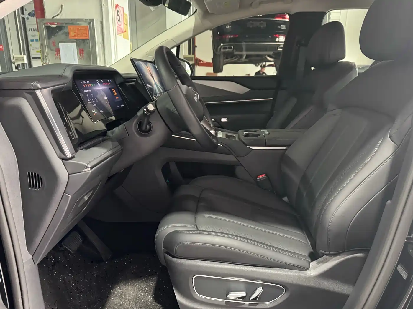BYD M9 2025 2025 Model 1060 Pilot Edition