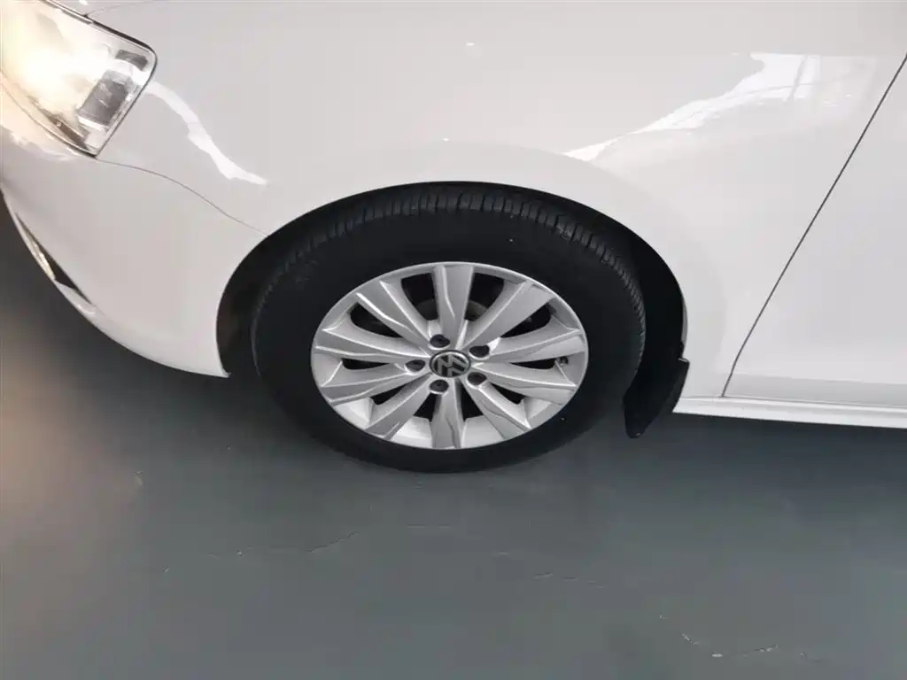 Volkswagen Sagitar 2014 Facelift 1.6L Manual Leading Version фото 23