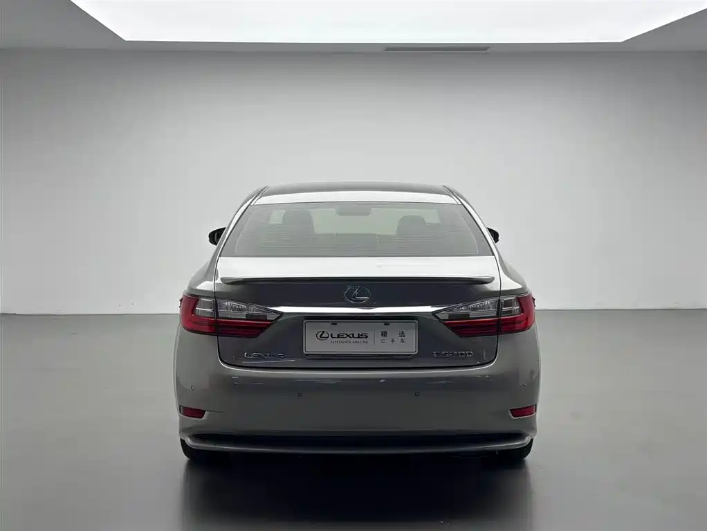 Lexus ES 2015 200 Elite Edition фото 16