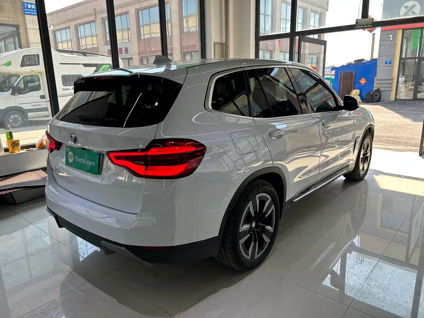 BMW iX3 2021 Leading фото 24