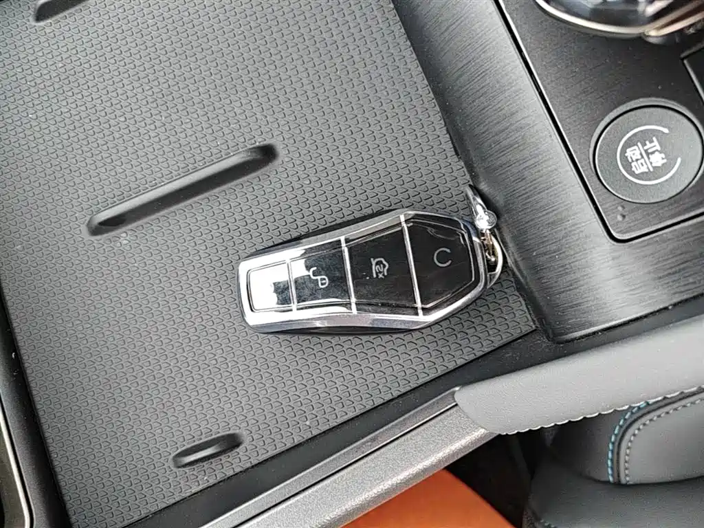 BYD Qin L 2025 DM-i Smart Drive Edition 80KM Leading фото 9
