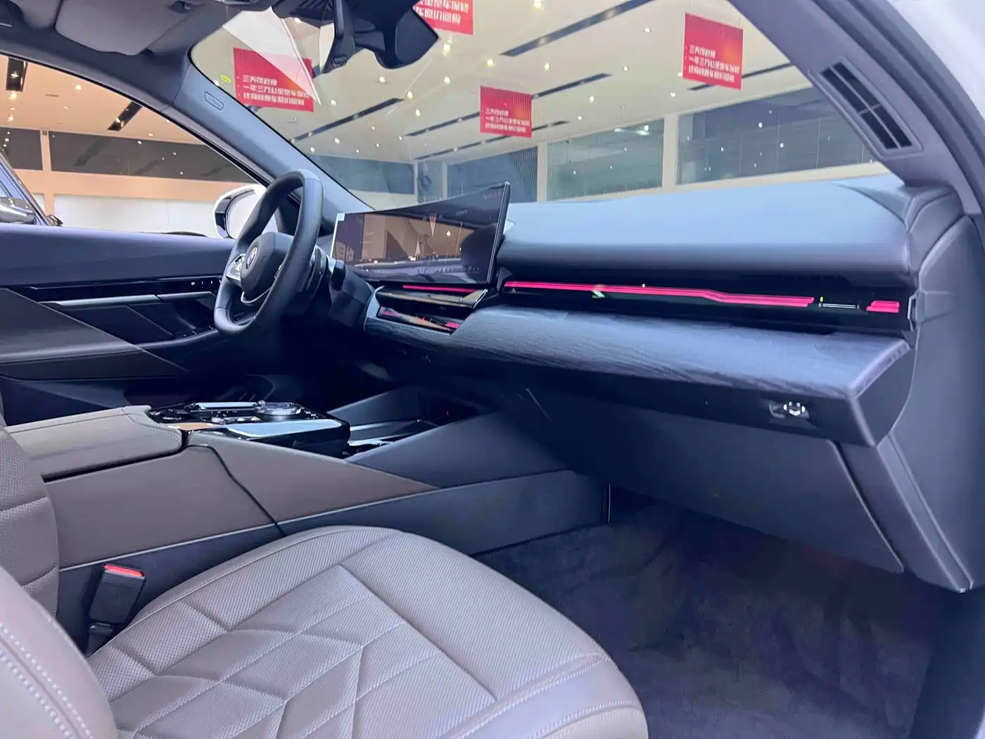 BMW 5 Series 2025 525Li M Sport Package фото 9