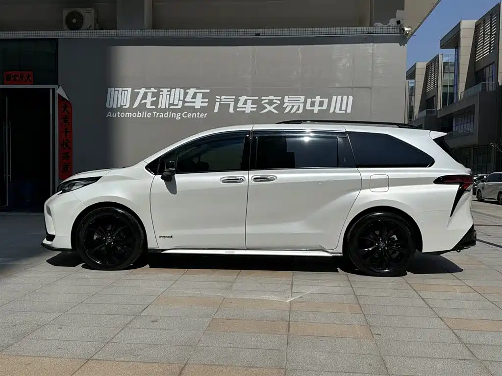 Toyota Granvia 2023 2.5L Hybrid Flagship VIP Edition фото 23