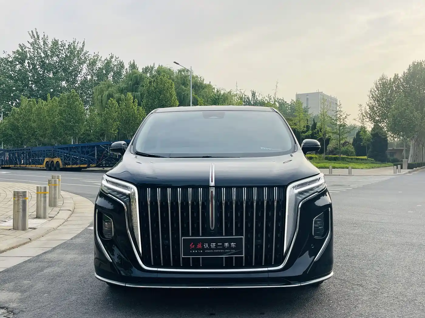 Hongqi HQ9 2023 2.0T Smart Connect Flag Enjoy Edition фото 2