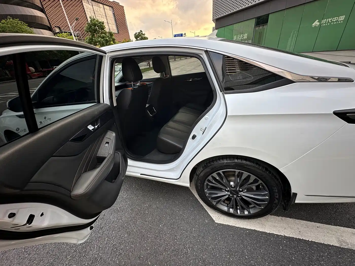 Dongfeng Aeolus Yixuan MAX 2023 2023 1.5T Ultra Cool Dad Edition