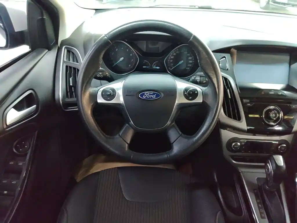 Фото 11 - Ford Focus